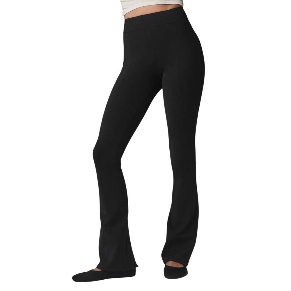 ALO YOGA Women's Airbrush High-Waist Kick-Back Legging, Black, Size Small
